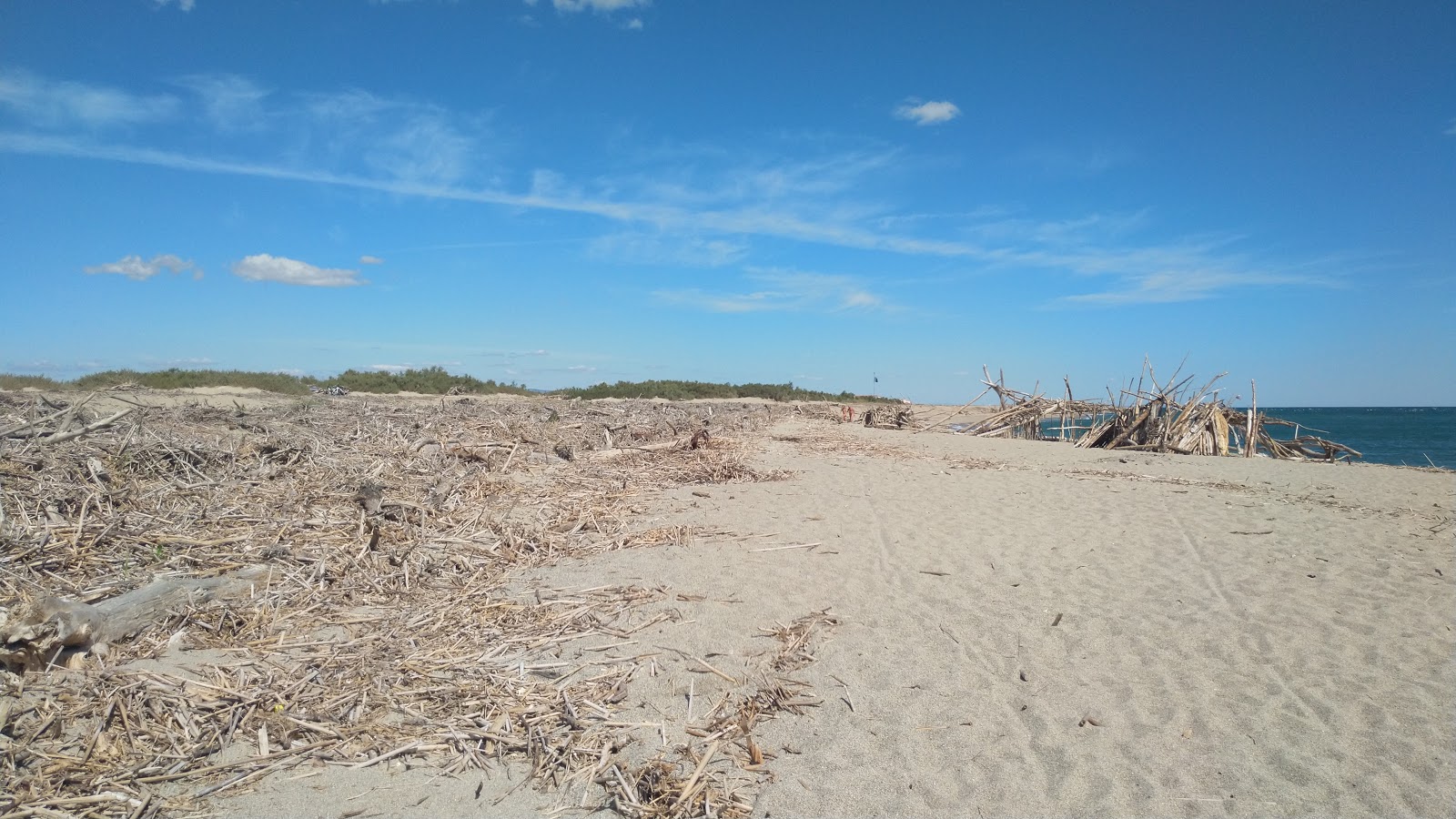 Foto de St Marie wild beach com meios de comunicação nível de limpeza