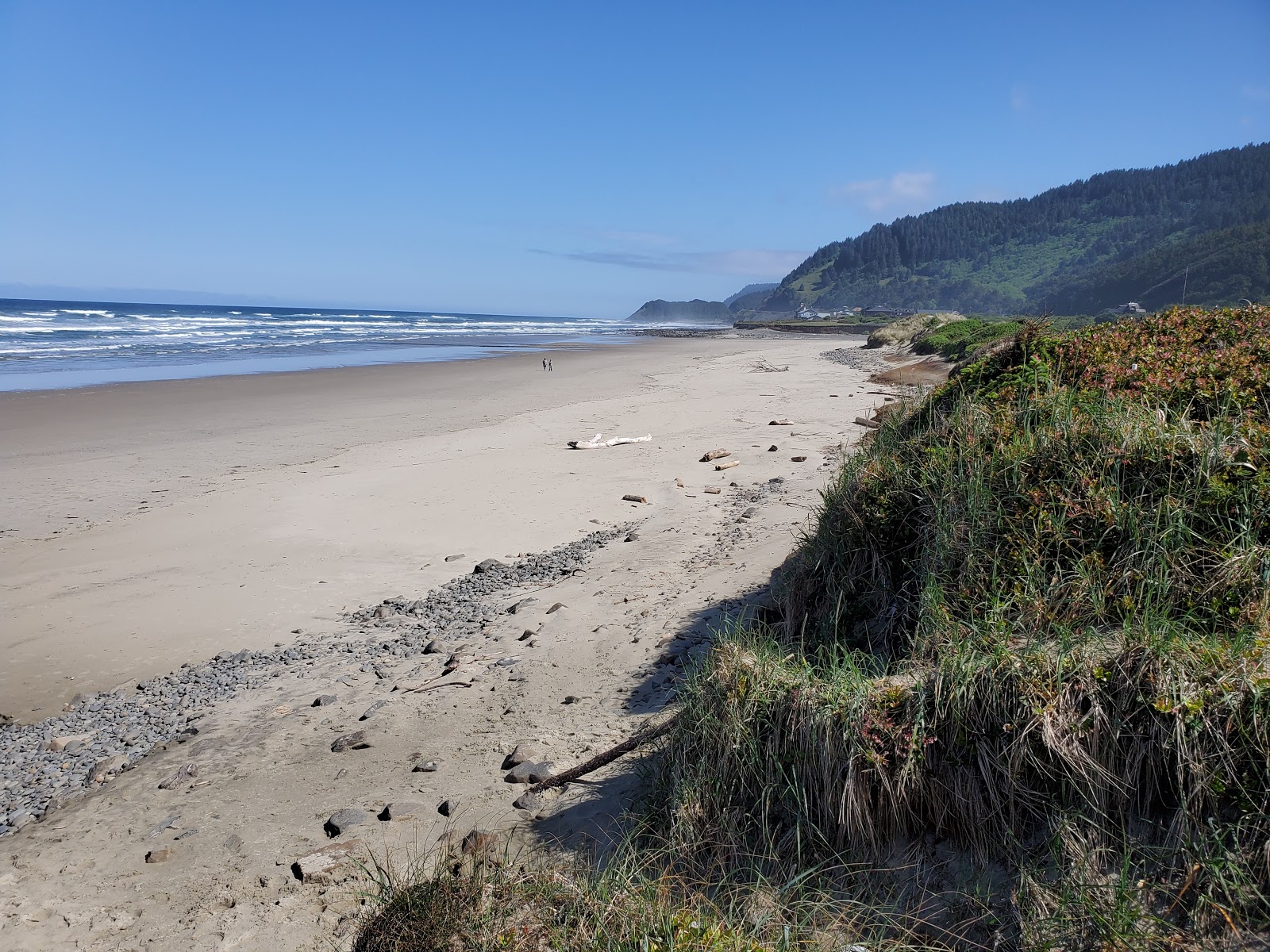 Foto de Stonefield Beach con arena beige superficie
