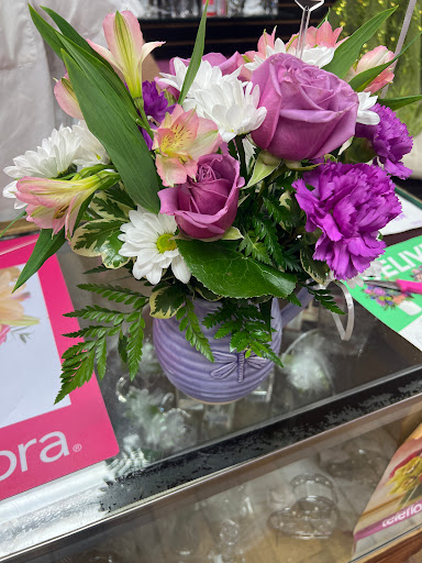 Florist «Elite Floral & Gift Shoppe», reviews and photos, 504 N Alafaya Trail #109, Orlando, FL 32828, USA