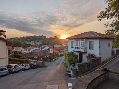 Albergue La Huella del Camino C. de San Jerónimo, 30, 39520 Comillas, Cantabria, España