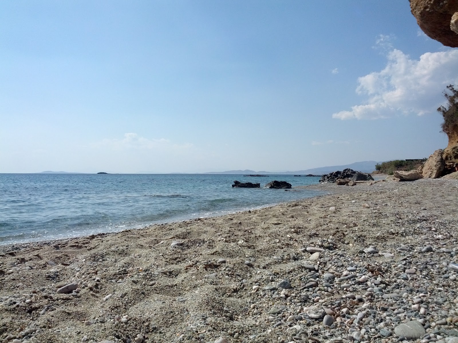 Foto av Mavro Lithari mini med kort rak strand