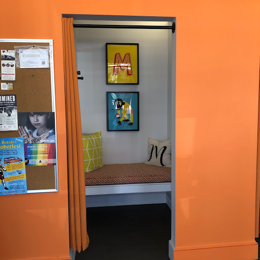 Custom T-shirt Store «CustomInk - Custom T-shirt Store - Richmond», reviews and photos, 3401 W Cary St, Richmond, VA 23221, USA