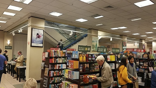 Book Store «Barnes & Noble», reviews and photos, 4801 Bethesda Ave, Bethesda, MD 20814, USA