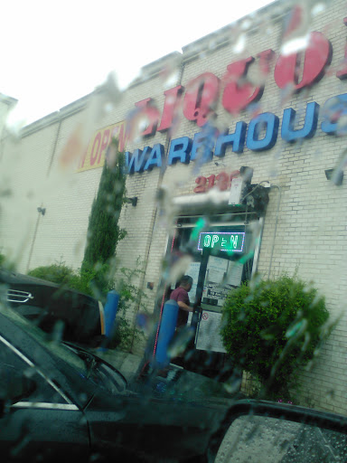 Liquor Store «Liquor Warehouse», reviews and photos, 2125 E Division St, Arlington, TX 76011, USA