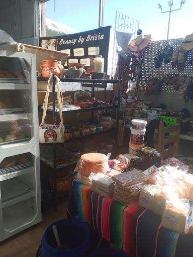 Flea Market «Fox Valley Flea Market», reviews and photos, 840 N State St, Elgin, IL 60123, USA