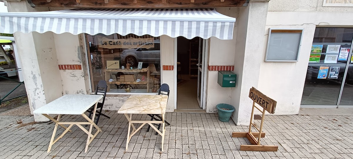 Le café des artisants à Terres-de-Haute-Charente