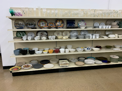 Thrift Store «Volunteers of America Thrift Store– West Henderson Road», reviews and photos, 1824 Henderson Rd, Columbus, OH 43220, USA