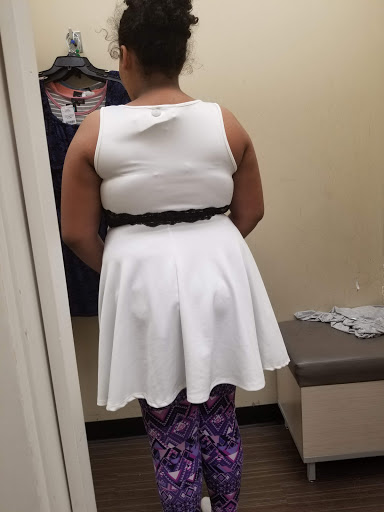 Shopping Mall «Glen Oaks Shopping Center», reviews and photos, 255th St, Glen Oaks, NY 11004, USA