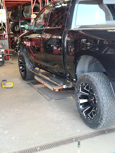 Tire Shop «Discount Tire Store - Eagan, MN», reviews and photos, 3575 Pilot Knob Rd, Eagan, MN 55122, USA