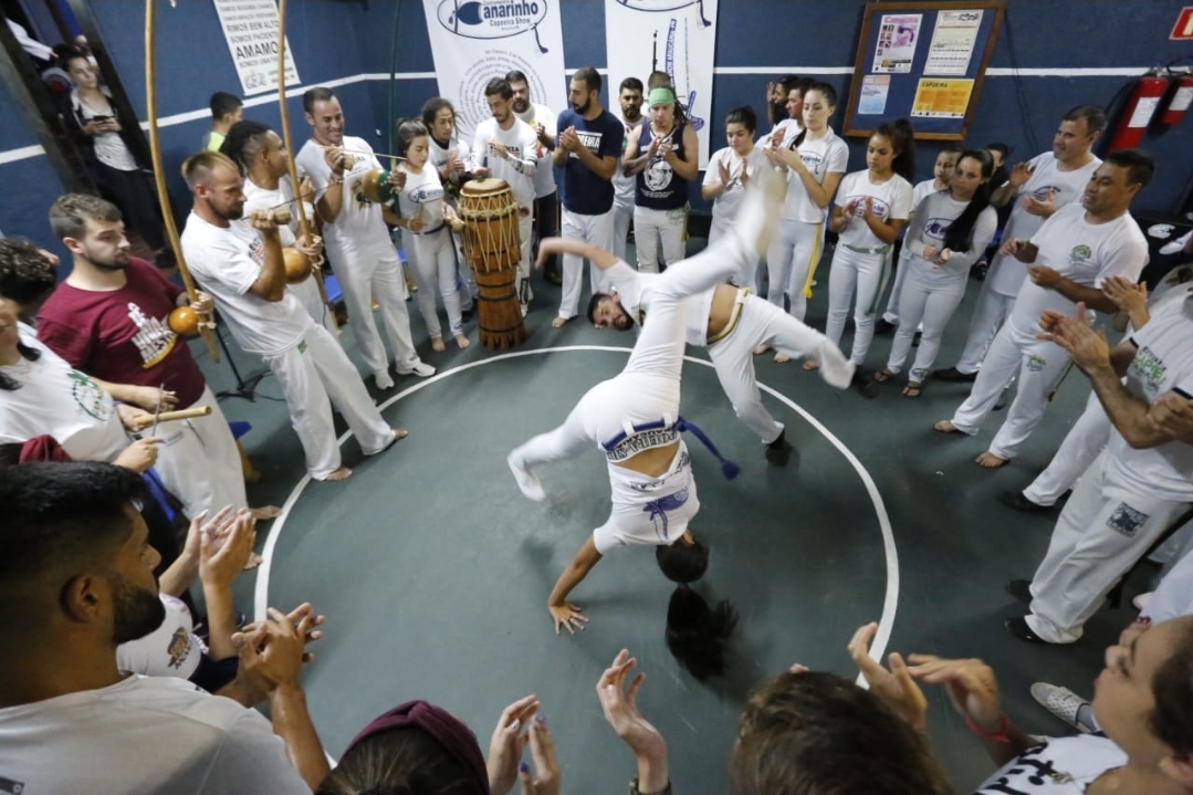 Escola de Capoeira e Centro de Treinamento Capoeira Show Araucária Pr