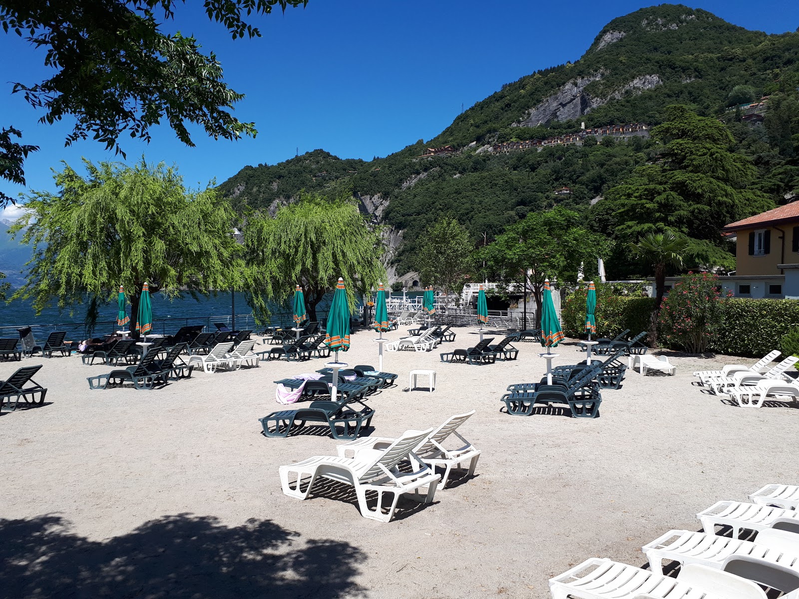 Varenna Beach'in fotoğrafı - Çocuklu aile gezginleri için önerilir