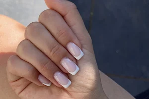 Le Studio - Perfect nails image