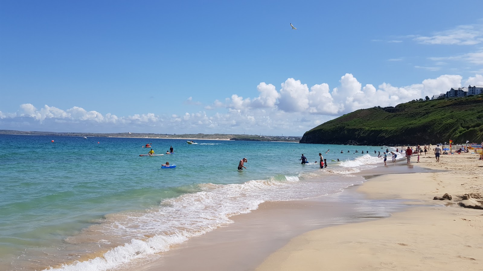 Foto di Carbis Bay beach con una superficie del sabbia beige fine