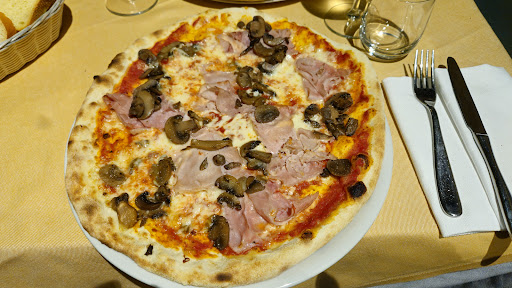Basilico, pizza, cibo, cose, beverage in Montegrotto Terme, Provincia di Padova