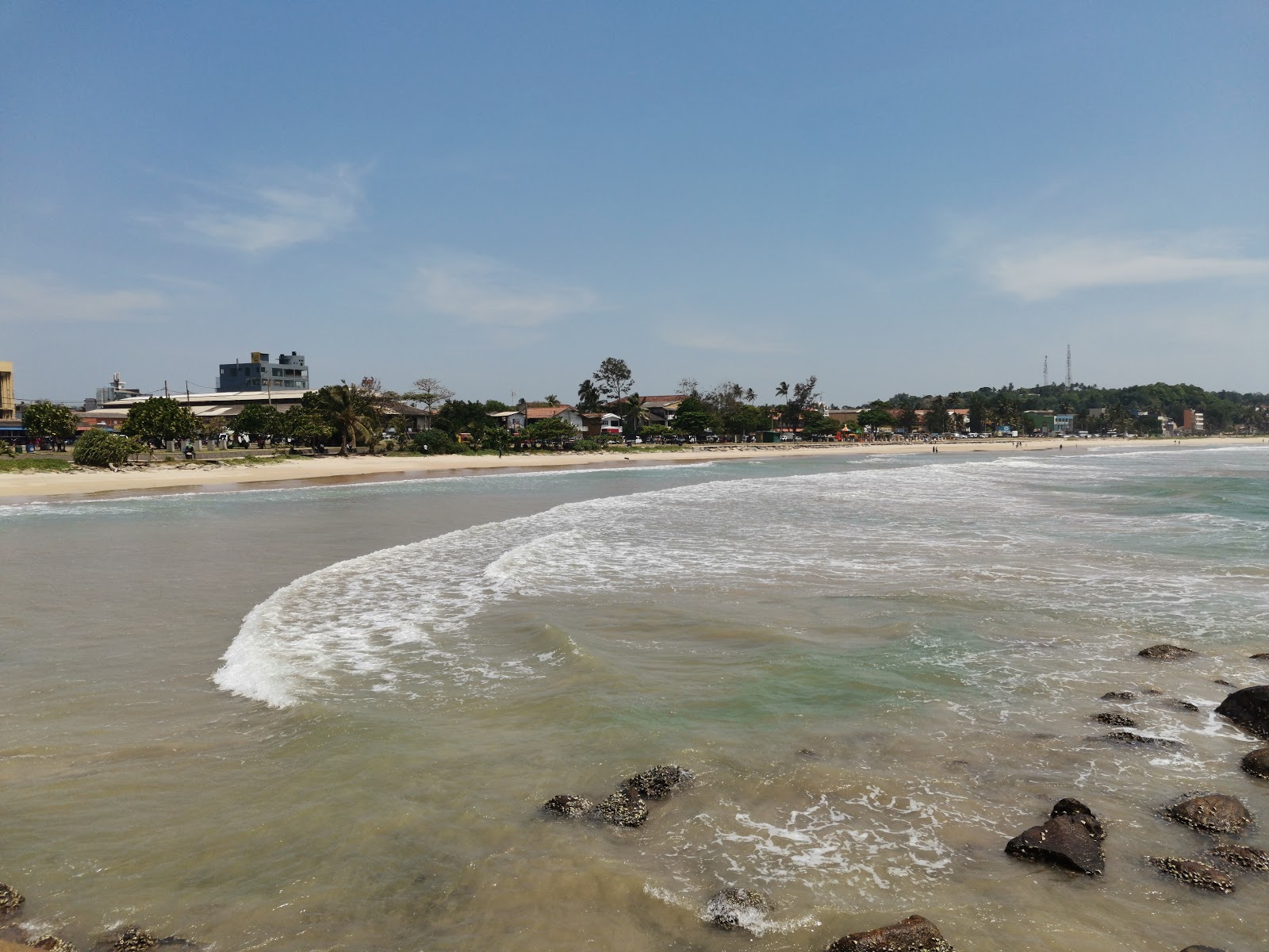 Matara Beach'in fotoğrafı - rahatlamayı sevenler arasında popüler bir yer