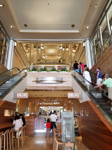 Shopping Mall «900 North Michigan Shops», reviews and photos, 900 N Michigan Ave, Chicago, IL 60611, USA