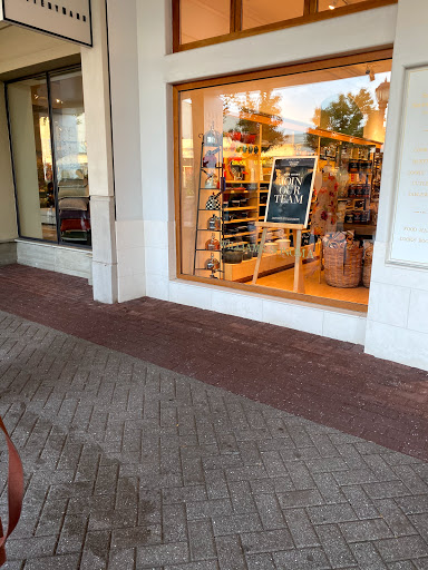 Shopping Mall «Westfield Old Orchard», reviews and photos, 4905 Old Orchard Shopping Center, Skokie, IL 60077, USA