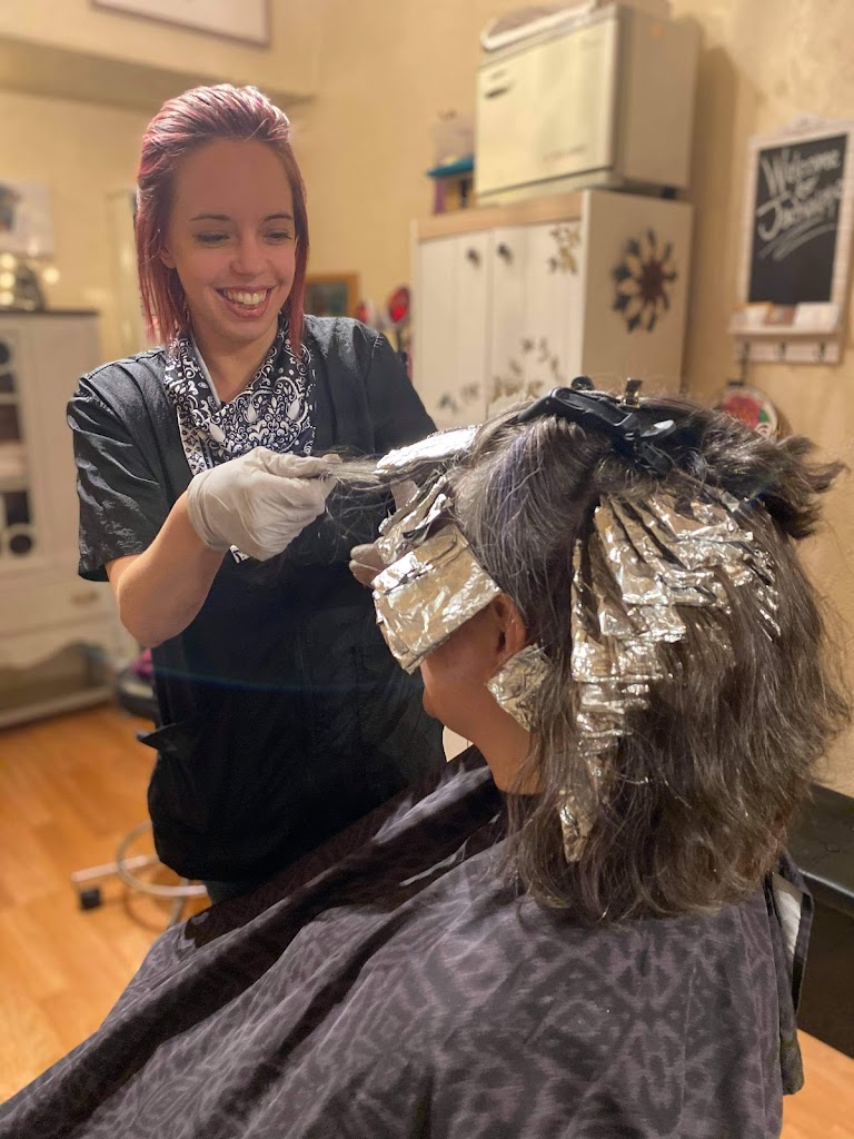 Catie's Cuts and Colors 80133