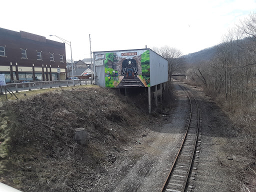 Used Furniture Store «State Street Furniture», reviews and photos, 14 E Front St, Oil City, PA 16301, USA