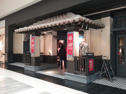 Clothing Store «Hollister Co.», reviews and photos, 9777 SW Washington Square Rd, Tigard, OR 97223, USA