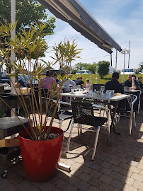 Atmosphère du Restaurant français Restaurant Le Guidon restaurant terrasse à Bourg en Bresse à Viriat - n°13