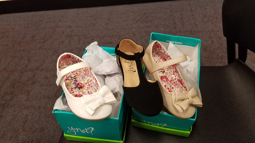 Shoe Store «Shoe Carnival», reviews and photos, 1115 Vidina Pl, Oviedo, FL 32765, USA