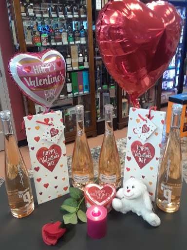 Wine Store «Bear Valley Wine & Liquor», reviews and photos, 3100 S Sheridan Blvd # F, Denver, CO 80227, USA