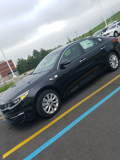 Car Dealer «Summit Place Kia», reviews and photos, 2200 Elizabeth Lake Rd, Waterford Twp, MI 48328, USA