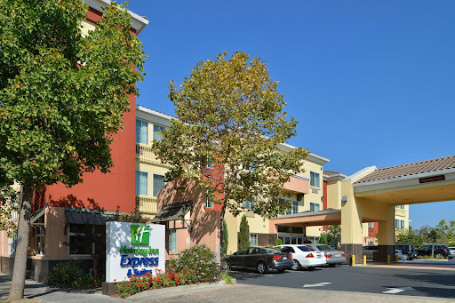 Holiday Inn Express & Suites Berkeley, an IHG Hotel