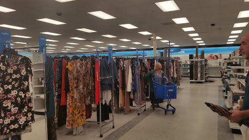 Clothing Store «Ross Dress for Less», reviews and photos, 1700 Norman Dr, Valdosta, GA 31601, USA