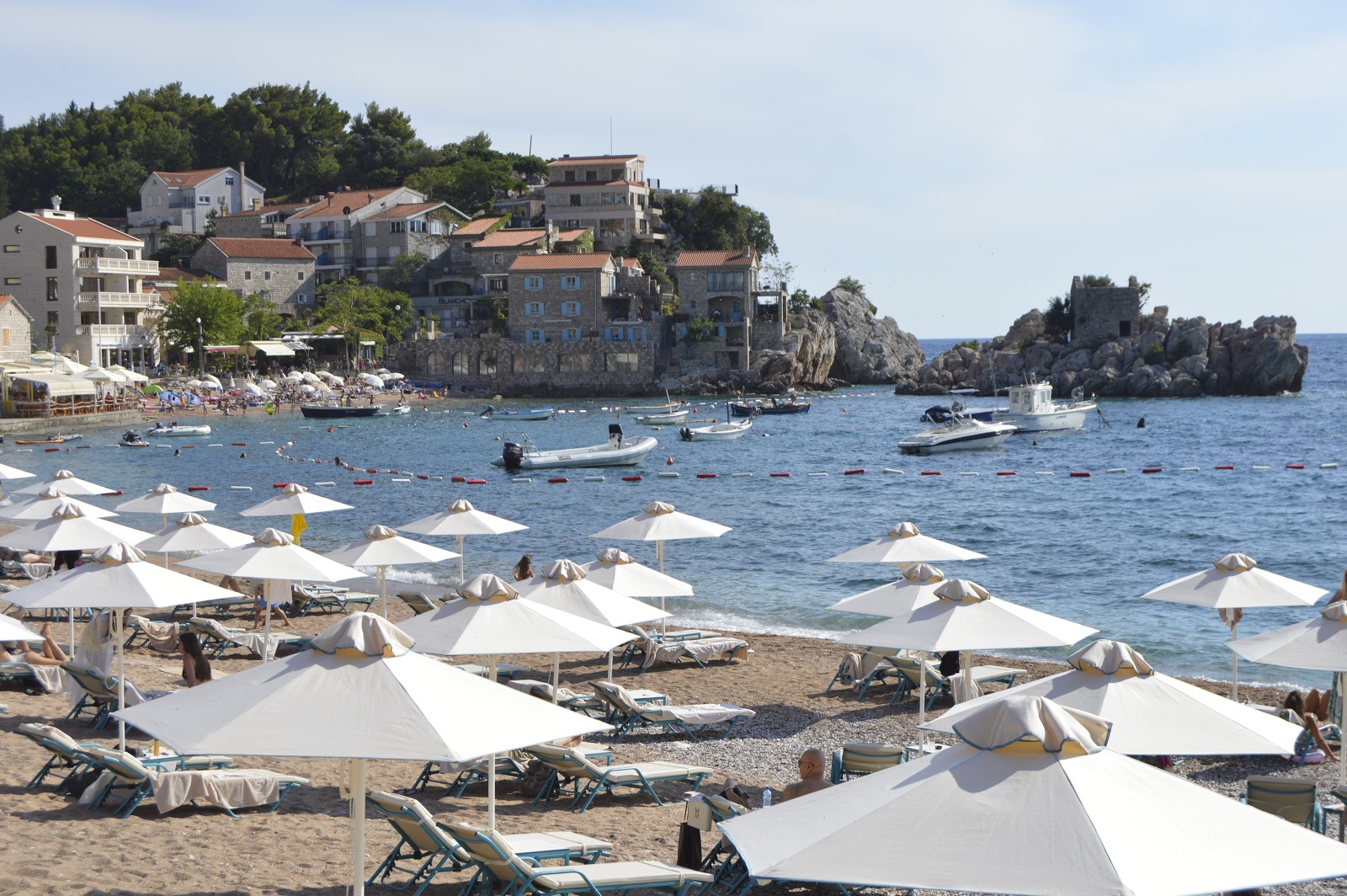 Foto di Przno Beach e l'insediamento