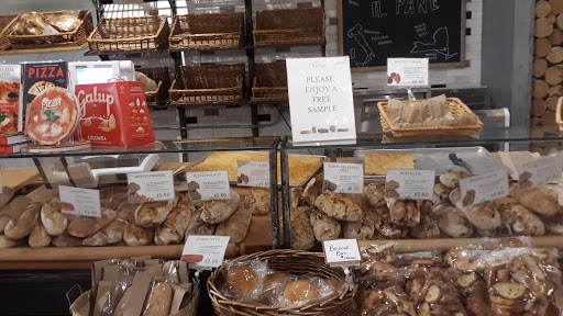 Shopping Mall «The Shops at North Bridge», reviews and photos, 520 N Michigan Ave, Chicago, IL 60611, USA