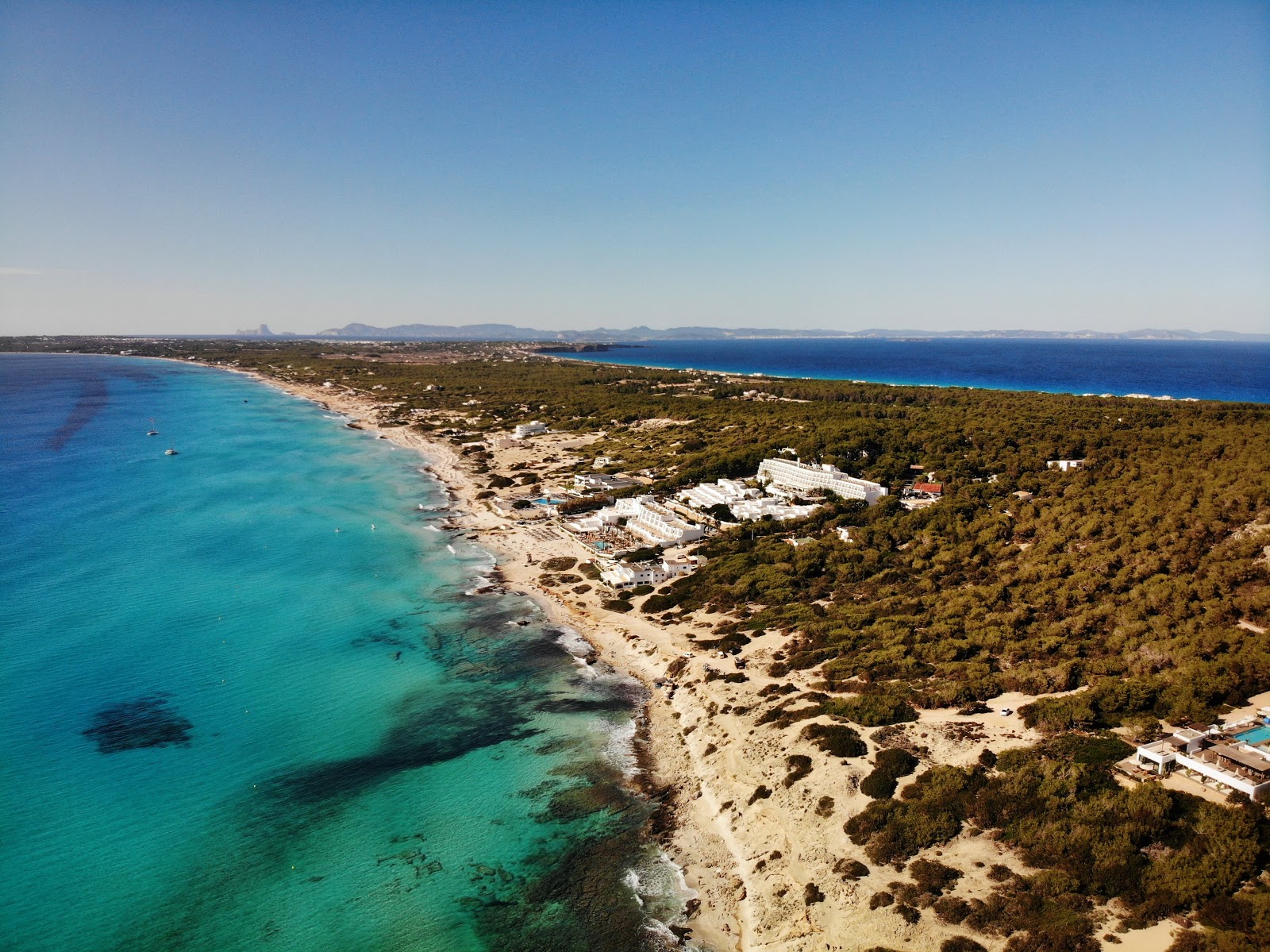 Photo de Platja des Copinyar avec un niveau de propreté de assez propre
