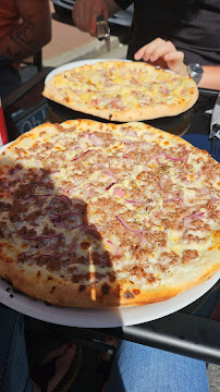 Plats et boissons du Pizzeria Delice pizza à Torigny-les-Villes - n°3