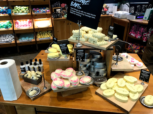 Cosmetics Store «Lush Cosmetics», reviews and photos, 2855 Stevens Creek Blvd, Santa Clara, CA 95050, USA