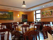 Atmosphère du Restaurant asiatique Le Mandarin à Saint-Nom-la-Bretèche - n°1