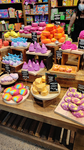 Cosmetics Store «Lush», reviews and photos, 112 E Broadway, Bloomington, MN 55425, USA