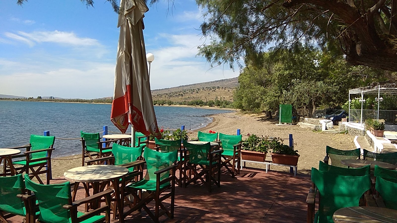 Parakila beach'in fotoğrafı geniş bir kıyı şeridi ile birlikte