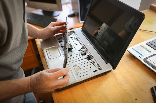 Santa Barbara Computer Repair PC Tech image