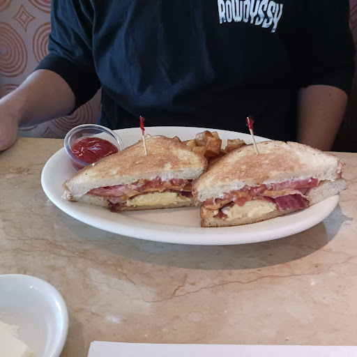 Restaurant «The Cheesecake Factory», reviews and photos, 230 Strander Blvd, Tukwila, WA 98188, USA