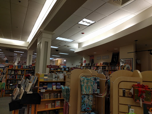 Book Store «Schuler Books & Music», reviews and photos, 1982 W Grand River Ave, Okemos, MI 48864, USA