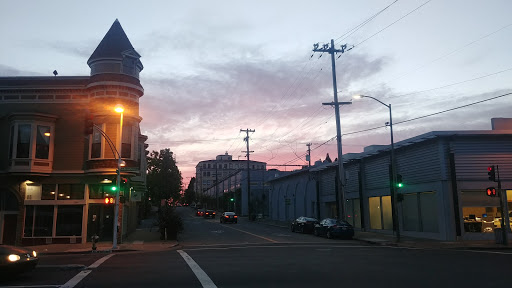 Liquor Store «Broadway Liquors», reviews and photos, 2860 Broadway, Oakland, CA 94611, USA