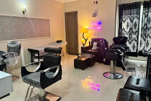 Beauty Lounge By Zarbab - Makeup Studio image
