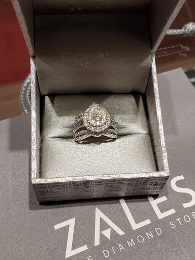 Jewelry Store «Zales - The Diamond Store», reviews and photos, 5050 Factory Shops Blvd, Castle Rock, CO 80108, USA