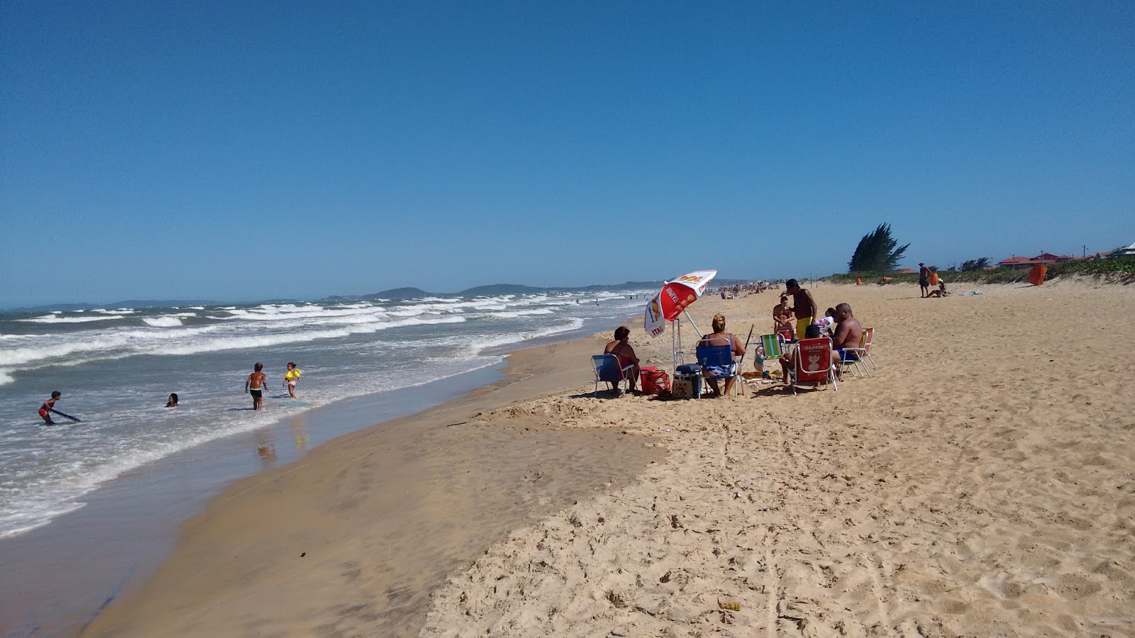 Foto di Praia do Florestinha con una superficie del sabbia beige fine