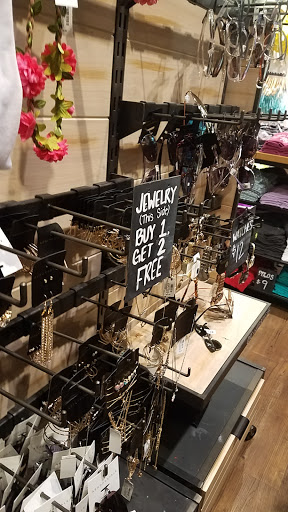 Clothing Store «Aéropostale», reviews and photos, 1500 Polaris Pkwy, Columbus, OH 43240, USA