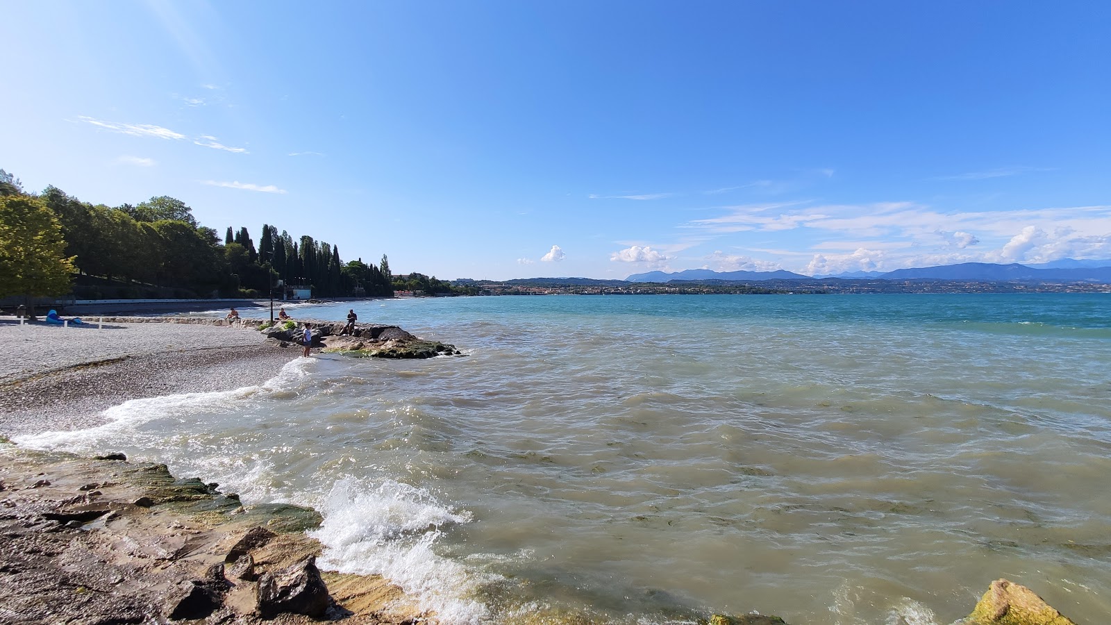 Foto von Spiaggia della Cesolina mit grauer kies Oberfläche