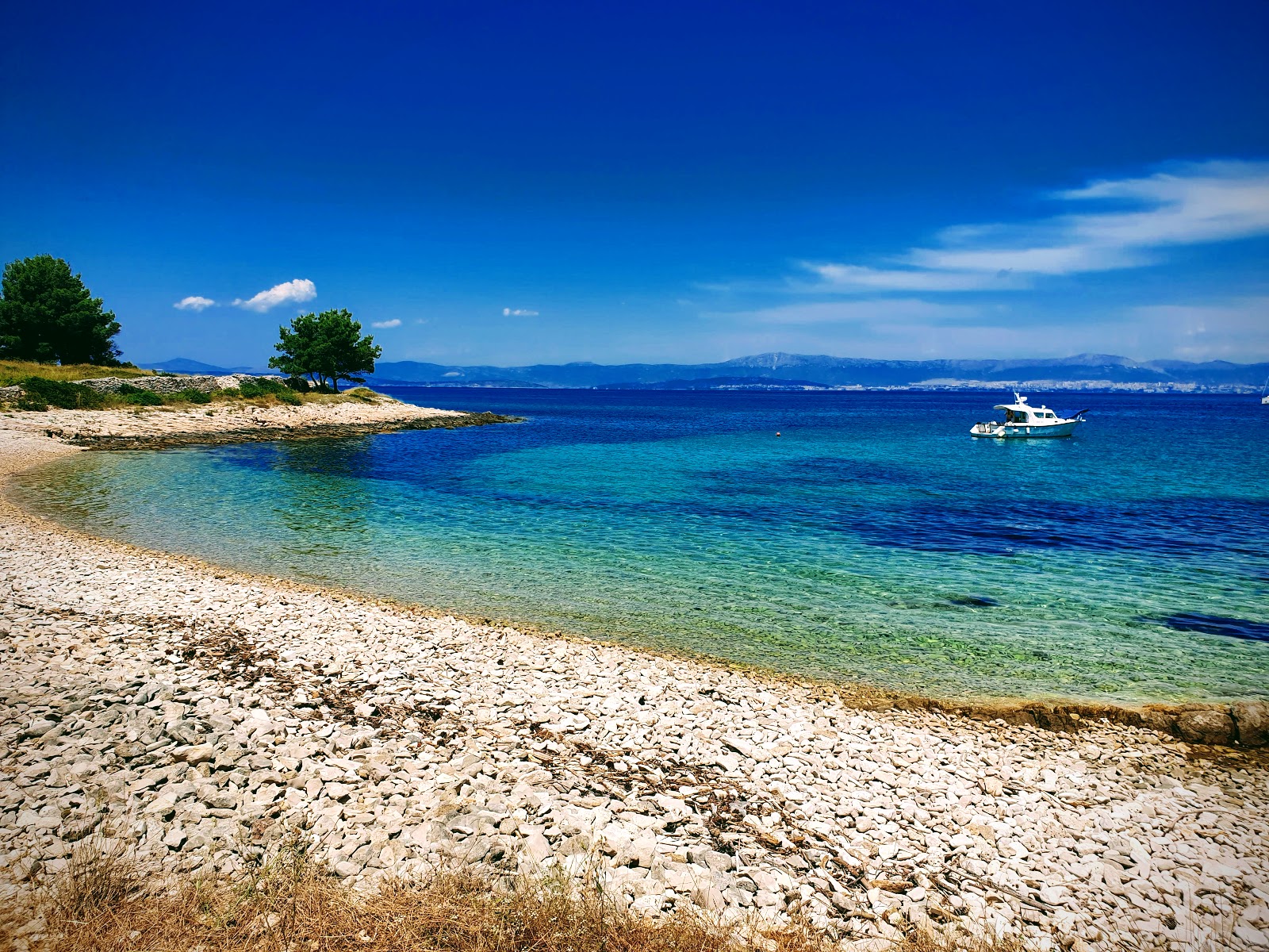 Photo de Borak Bay avec petite baie