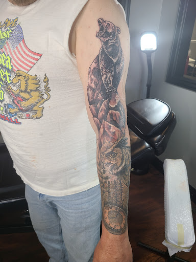 Tattoo Shop «Catch 22 Tattoo», reviews and photos, 1505 Madison Ave, Painesville, OH 44077, USA