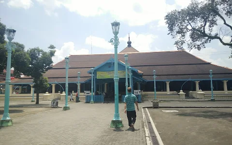 Taman Parkir Klewer Surakarta image